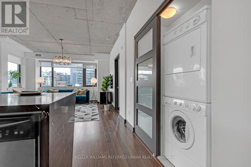 710 - 400 Wellington Street W, Toronto, ON - Indoor Photo Showing Laundry Room