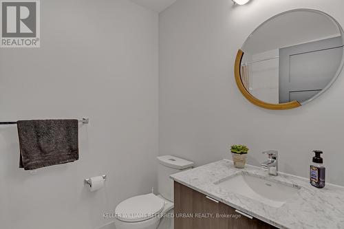 710 - 400 Wellington Street W, Toronto, ON - Indoor Photo Showing Bathroom