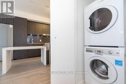 3411 - 1 Bloor Street E, Toronto, ON - Indoor Photo Showing Laundry Room