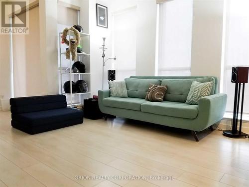2309 - 170 Sumach Street, Toronto, ON - Indoor Photo Showing Living Room
