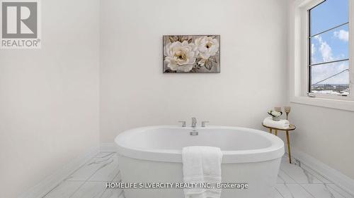 39 Orchid Crescent, Adjala-Tosorontio, ON - Indoor Photo Showing Bathroom
