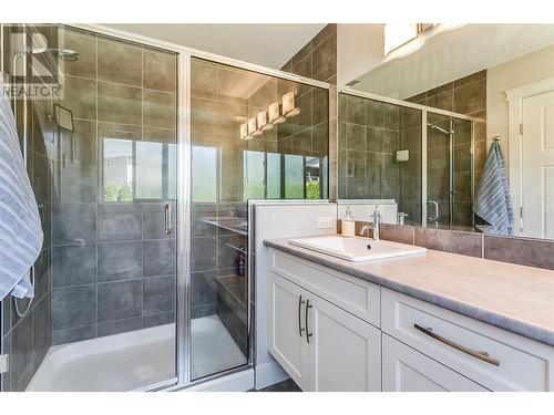 2468 Ironridge Road, Kelowna, BC - Indoor Photo Showing Bathroom