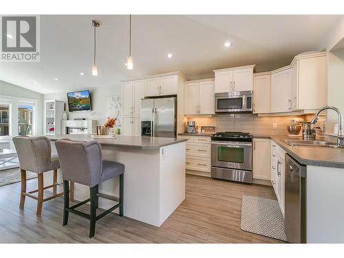 2468 Ironridge Road, Kelowna, BC - Indoor Photo Showing Kitchen With Upgraded Kitchen