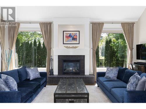 679 Quarry Avenue, Kelowna, BC - Indoor Photo Showing Living Room With Fireplace