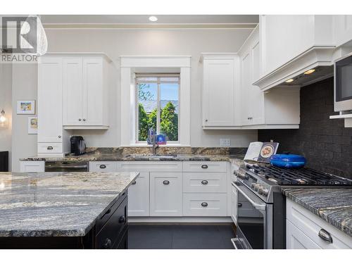 679 Quarry Avenue, Kelowna, BC - Indoor Photo Showing Kitchen