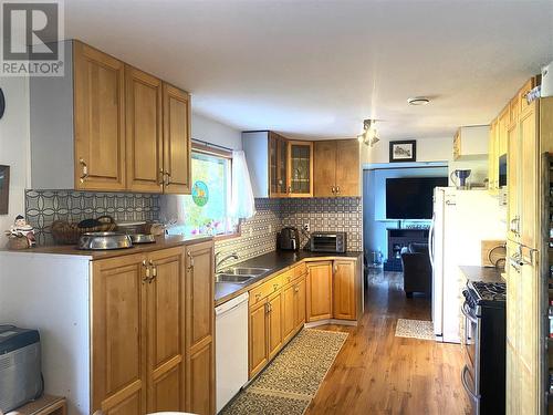 2538 Forest Drive, Blind Bay, BC - Indoor Photo Showing Kitchen With Double Sink