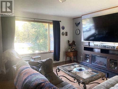 2538 Forest Drive, Blind Bay, BC - Indoor Photo Showing Living Room