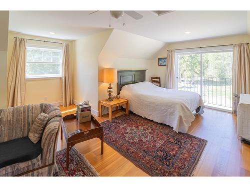 1516 Wenger Road, Creston, BC - Indoor Photo Showing Bedroom