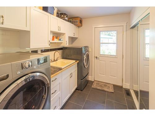 1516 Wenger Road, Creston, BC - Indoor Photo Showing Laundry Room