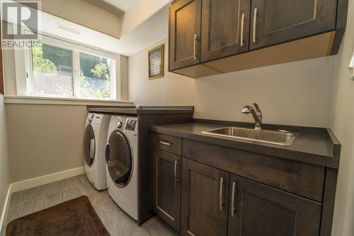 2825 Parkland Place, Blind Bay, BC - Indoor Photo Showing Laundry Room