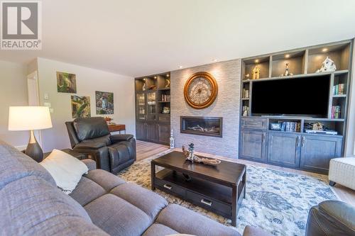 2825 Parkland Place, Blind Bay, BC - Indoor Photo Showing Living Room With Fireplace