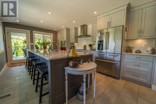 2825 Parkland Place, Blind Bay, BC - Indoor Photo Showing Kitchen With Upgraded Kitchen