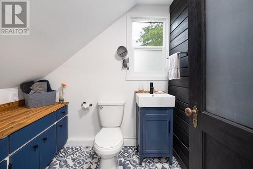 2604 42 Avenue, Vernon, BC - Indoor Photo Showing Bathroom