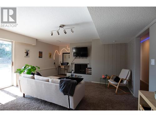 740 Ridgeview Terrace, Kamloops, BC - Indoor With Fireplace