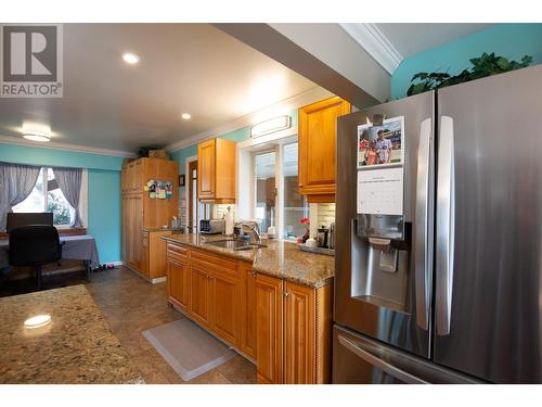 740 Ridgeview Terrace, Kamloops, BC - Indoor Photo Showing Kitchen With Double Sink