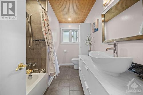 27 Beaverton Avenue, Nepean, ON - Indoor Photo Showing Bathroom
