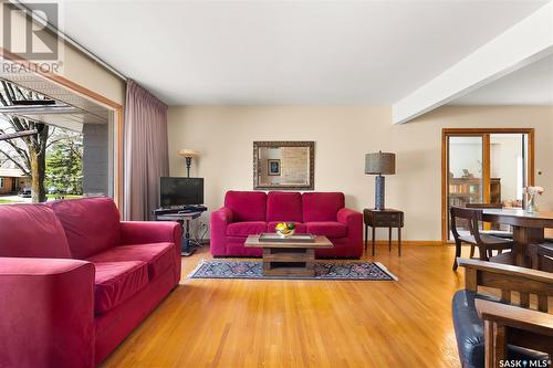 6 Langley Street, Regina, SK - Indoor Photo Showing Living Room