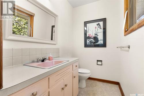 6 Langley Street, Regina, SK - Indoor Photo Showing Bathroom
