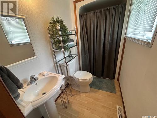 110 1St Street N, Lampman, SK - Indoor Photo Showing Bathroom