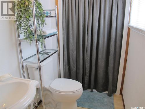 110 1St Street N, Lampman, SK - Indoor Photo Showing Bathroom