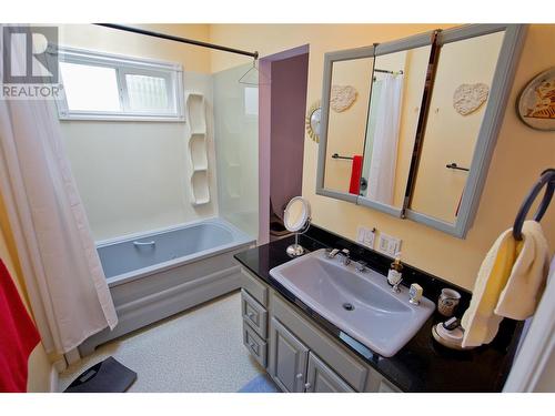 472 Corina Avenue, Princeton, BC - Indoor Photo Showing Bathroom