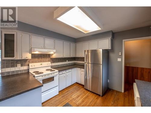 551 Pineview Drive, Kaleden, BC - Indoor Photo Showing Kitchen