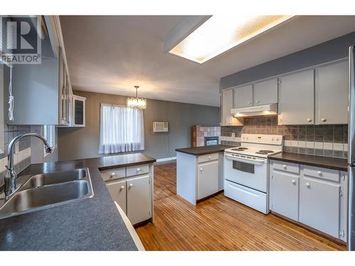 551 Pineview Drive, Kaleden, BC - Indoor Photo Showing Kitchen With Double Sink