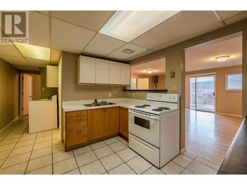 551 Pineview Drive, Kaleden, BC - Indoor Photo Showing Kitchen With Double Sink