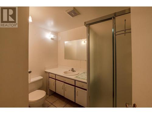 551 Pineview Drive, Kaleden, BC - Indoor Photo Showing Bathroom