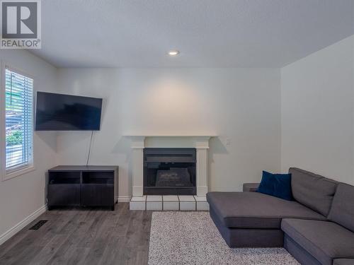 912 Monashee Place, Kelowna, BC - Indoor Photo Showing Living Room With Fireplace
