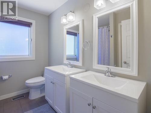 912 Monashee Place, Kelowna, BC - Indoor Photo Showing Bathroom