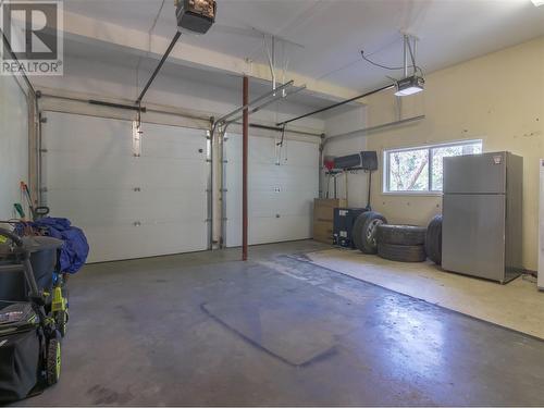912 Monashee Place, Kelowna, BC - Indoor Photo Showing Garage