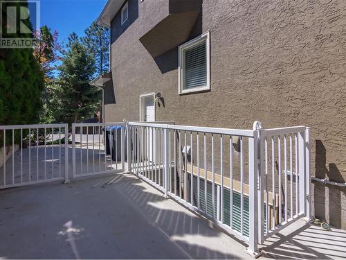 912 Monashee Place, Kelowna, BC - Outdoor With Exterior