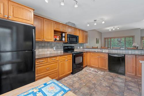 C - 1003 Mountain View Road, Rossland, BC - Indoor Photo Showing Kitchen