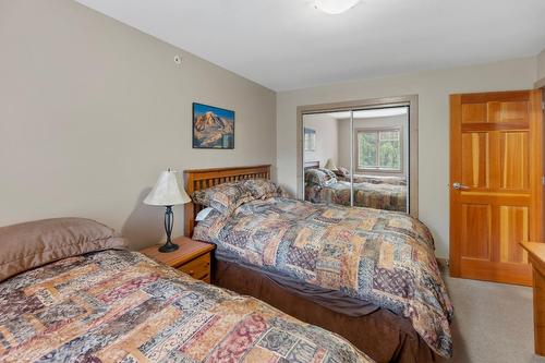 C - 1003 Mountain View Road, Rossland, BC - Indoor Photo Showing Bedroom