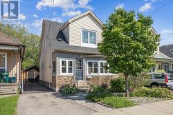 26 HOUGHTON AVENUE N  Hamilton, ON L8H 4L2