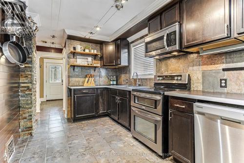 26 Houghton Avenue N, Hamilton, ON - Indoor Photo Showing Kitchen With Upgraded Kitchen