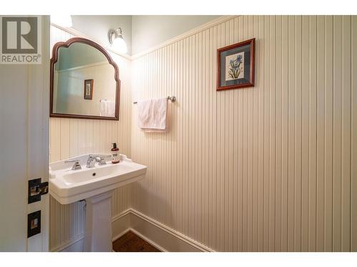 3185 Powerhouse Road, Armstrong, BC - Indoor Photo Showing Bathroom