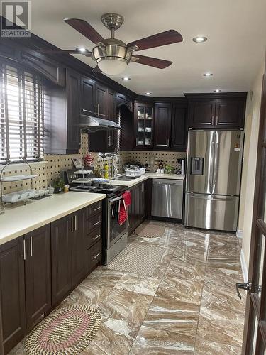 3528 Laddie Crescent, Mississauga, ON - Indoor Photo Showing Kitchen With Upgraded Kitchen