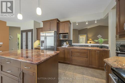 2137 Jack Nash Drive, London, ON - Indoor Photo Showing Kitchen With Upgraded Kitchen