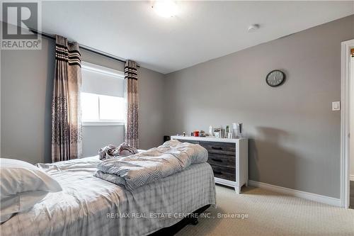 54 - 8 Lakelawn Road, Grimsby, ON - Indoor Photo Showing Bedroom