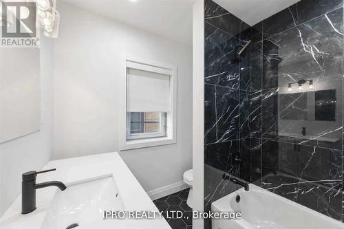 2 - 5 Maplewood Avenue, Hamilton, ON - Indoor Photo Showing Bathroom