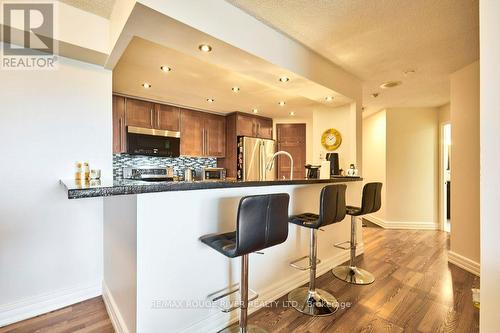 1111 - 712 Rossland Road E, Whitby, ON - Indoor Photo Showing Kitchen With Upgraded Kitchen