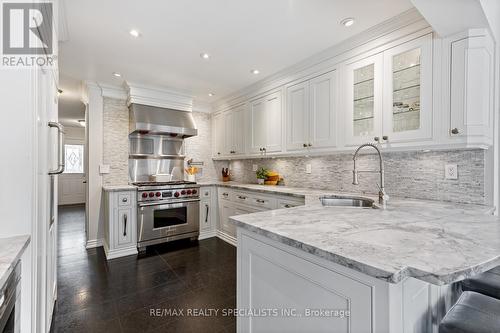 3220 Colebrook Court, Mississauga, ON - Indoor Photo Showing Kitchen With Upgraded Kitchen