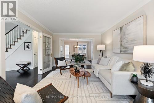 3220 Colebrook Court, Mississauga, ON - Indoor Photo Showing Living Room