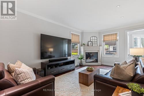 3220 Colebrook Court, Mississauga, ON - Indoor Photo Showing Living Room With Fireplace