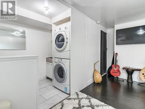 3360 Redpath Circle, Mississauga, ON - Indoor Photo Showing Laundry Room