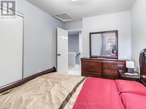 3360 Redpath Circle, Mississauga, ON - Indoor Photo Showing Bedroom