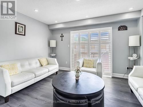 3360 Redpath Circle, Mississauga, ON - Indoor Photo Showing Living Room