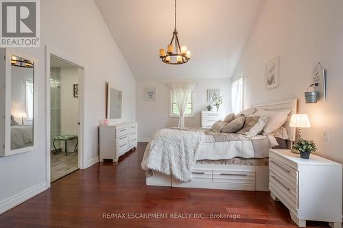 8735 Milburough Line, Milton, ON - Indoor Photo Showing Bedroom